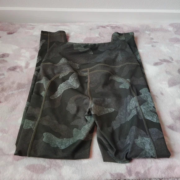 North Face Camo Leggings - Picture 6 of 8